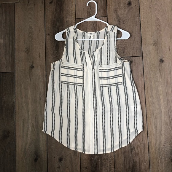 Maurices Medium Blouse - Picture 4 of 6